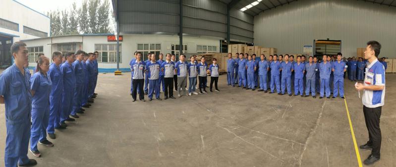 員工整裝待發(fā).jpg 員工整裝待發(fā)